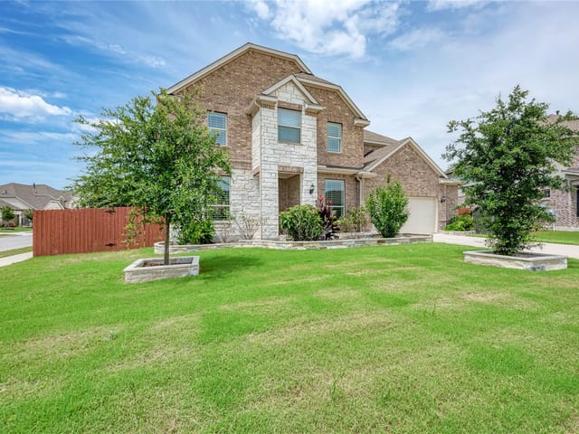 709 Critty LN