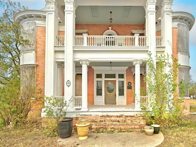 709 Lexington St