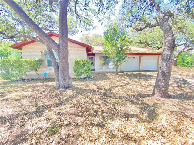7106 Menchaca Rd