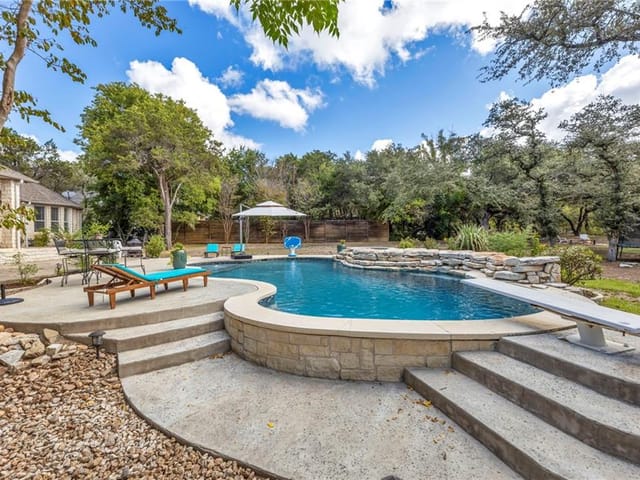 7109 Bright Star Ln