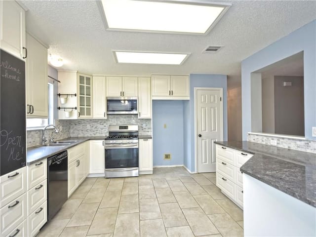714 CACTUS BEND DR