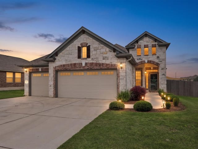 732 Manzano LN