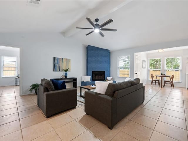 7320 Lake Charles Dr