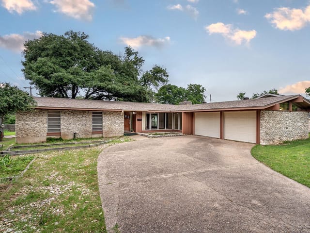 7502 Greenhaven Dr