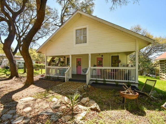 7805 CRAZY HORSE Dr