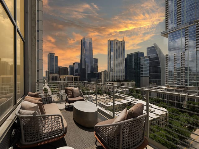 800 W 5th St Unit #1209