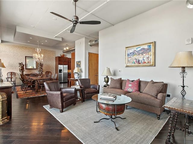 800 W 5th St Unit #904