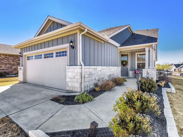 815 Saratoga Ln