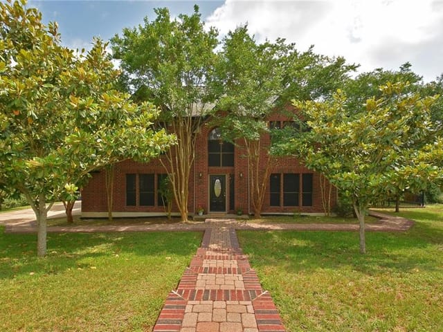 8210 LANDSMAN Dr