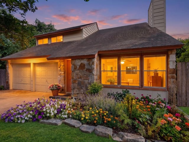 8211 Gallatin DR