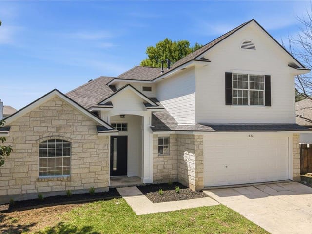 824 Brandi CIR