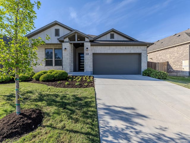 825 Whitetail DR