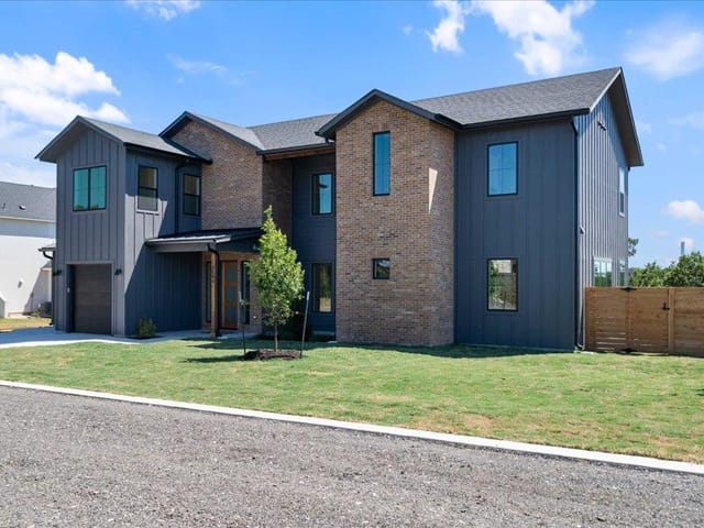 8609 Nina Ln