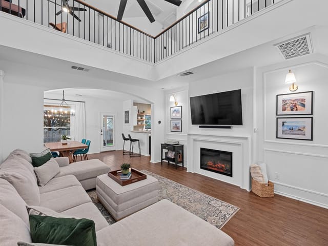 8614 Brock Cir