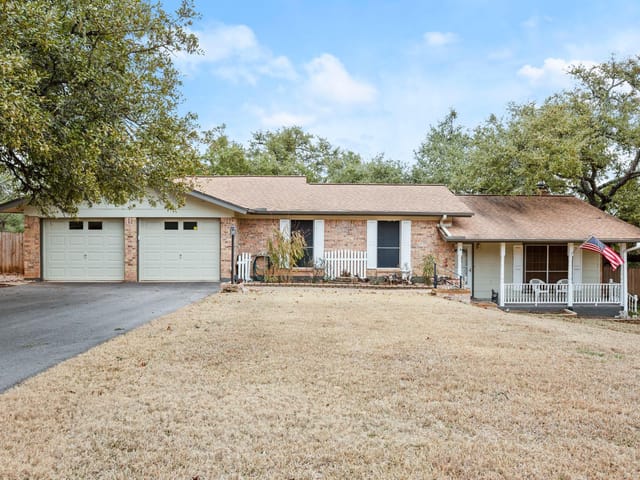 8901 Candelaria Dr