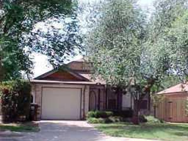 8907 POCONO CV