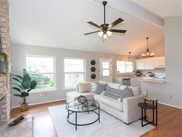 8910 Pocono Cv