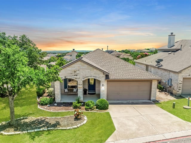 901 Chickadee Ln