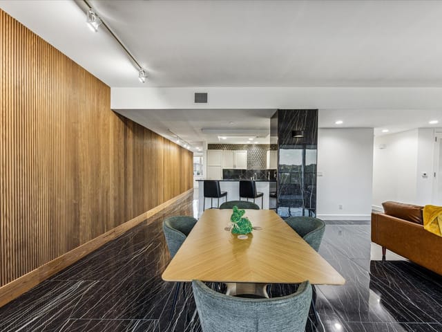 901 W 9th St Unit #401
