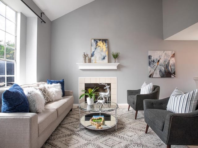 902 Valley Glen CV