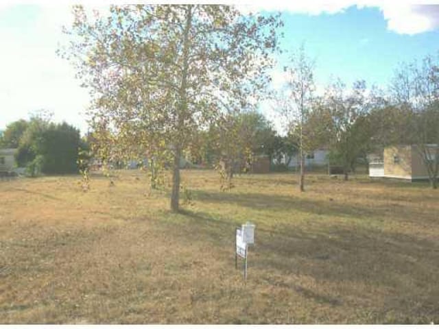 907 LACY DR