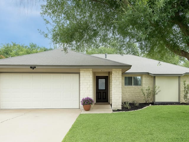 910 Garden View Dr
