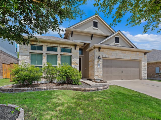 912 Isaias DR