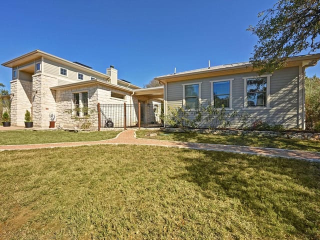 9300 N Madrone Trl