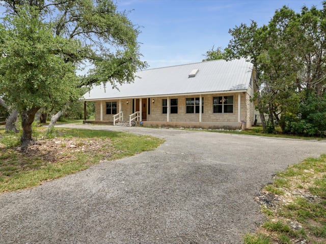 9438 Circle Dr