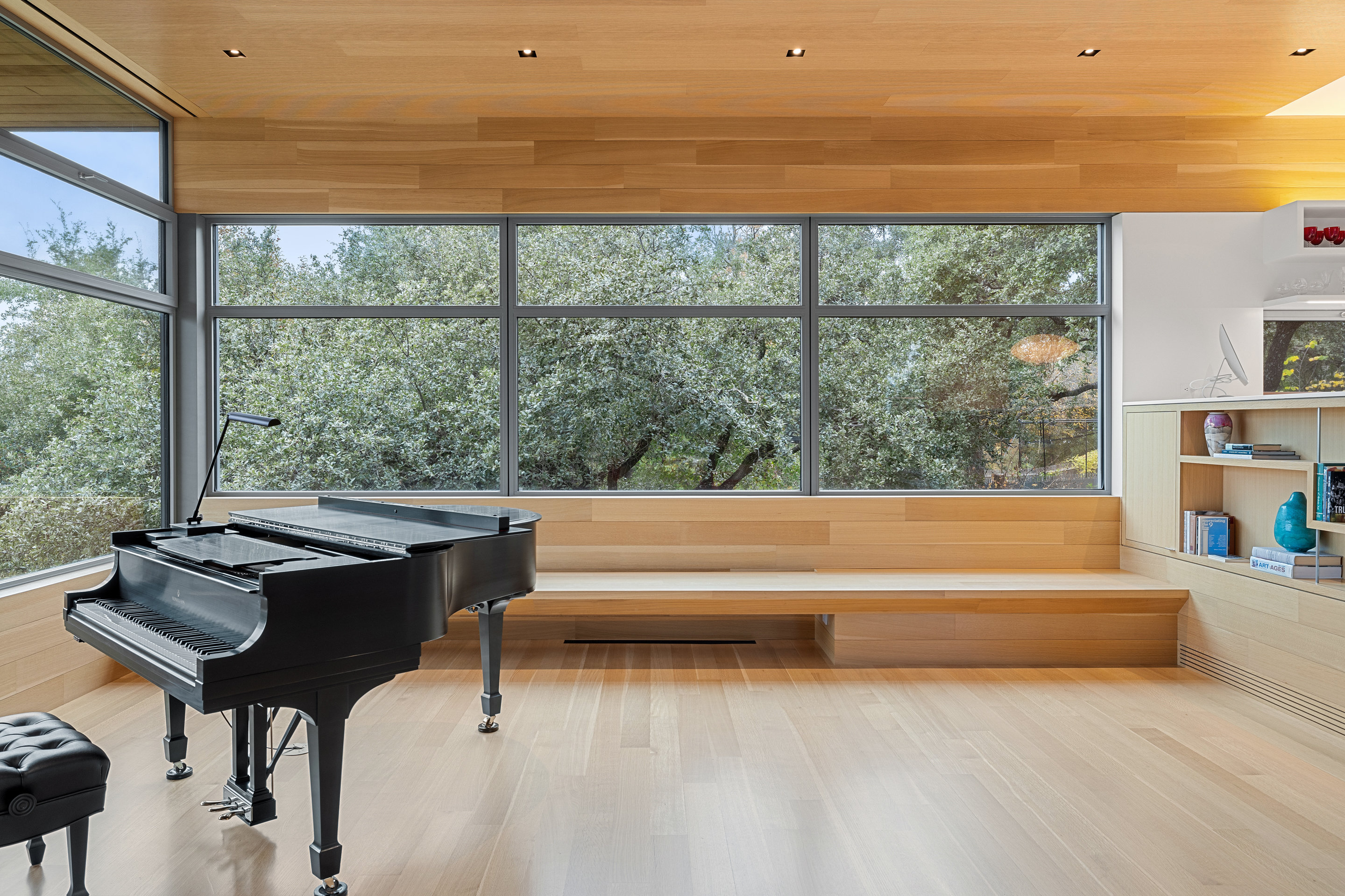 Dining room detail with mid-century modern furnishings