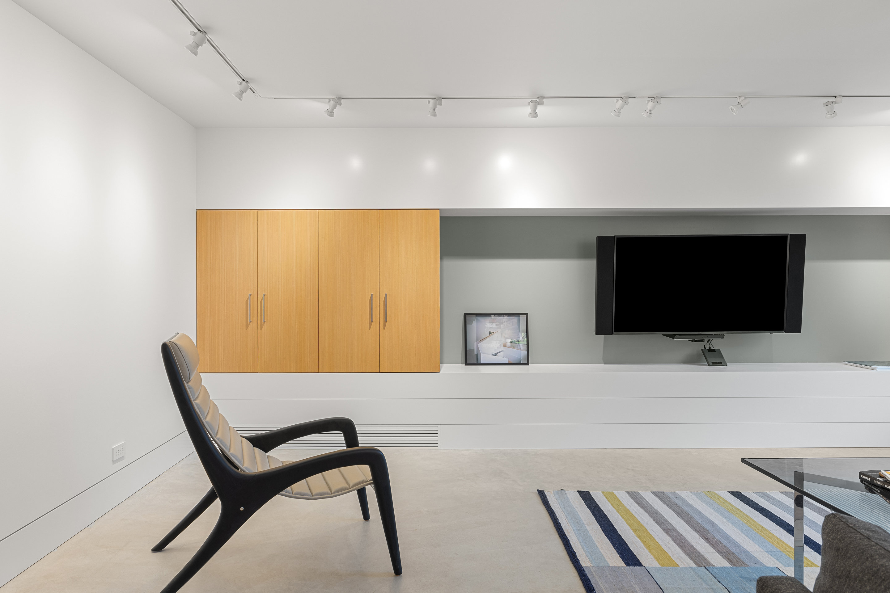 Garden terrace with decomposed granite and drought-tolerant plants