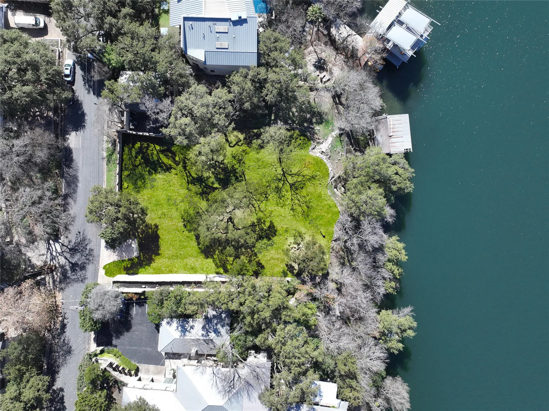 Historic Tarrytown home with mature landscaping