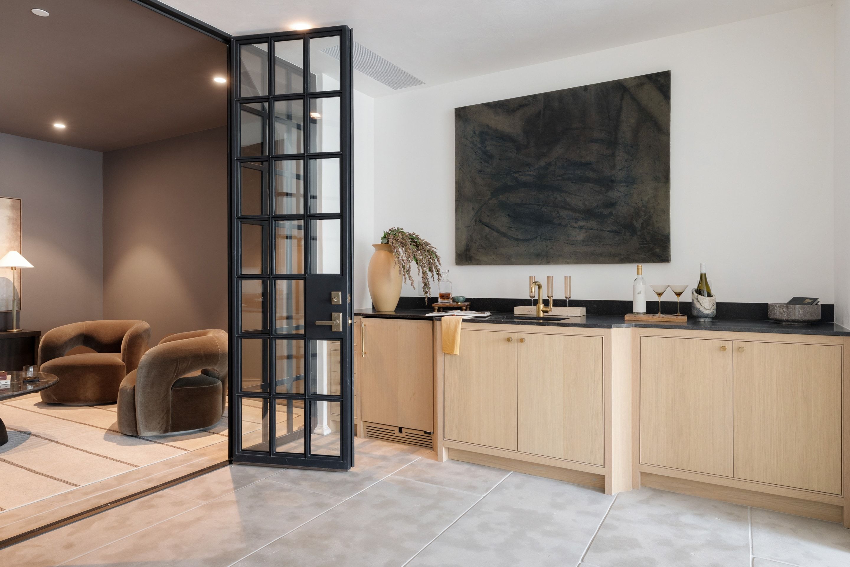 3802 Balcones Drive wet bar and lounge