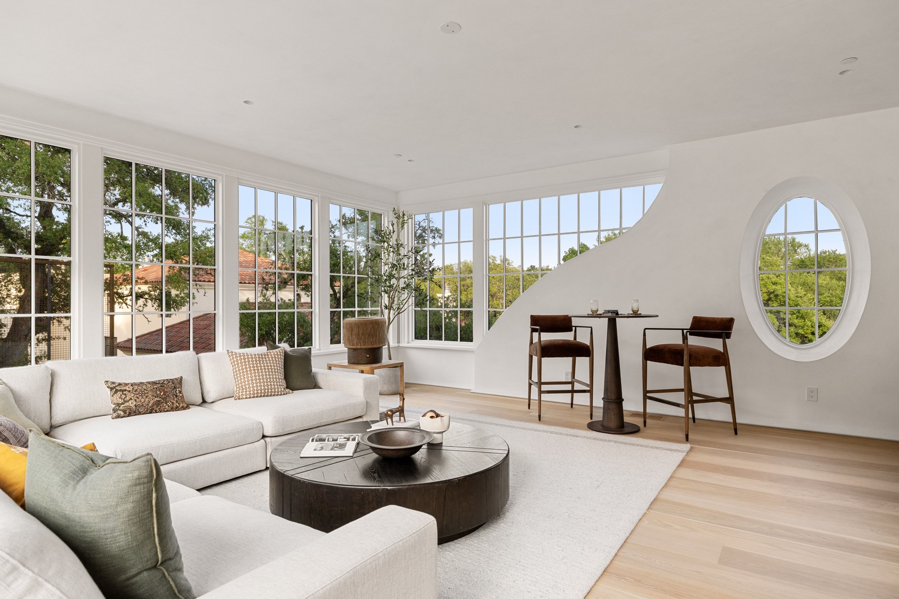 3802 Balcones Drive primary sitting room round window