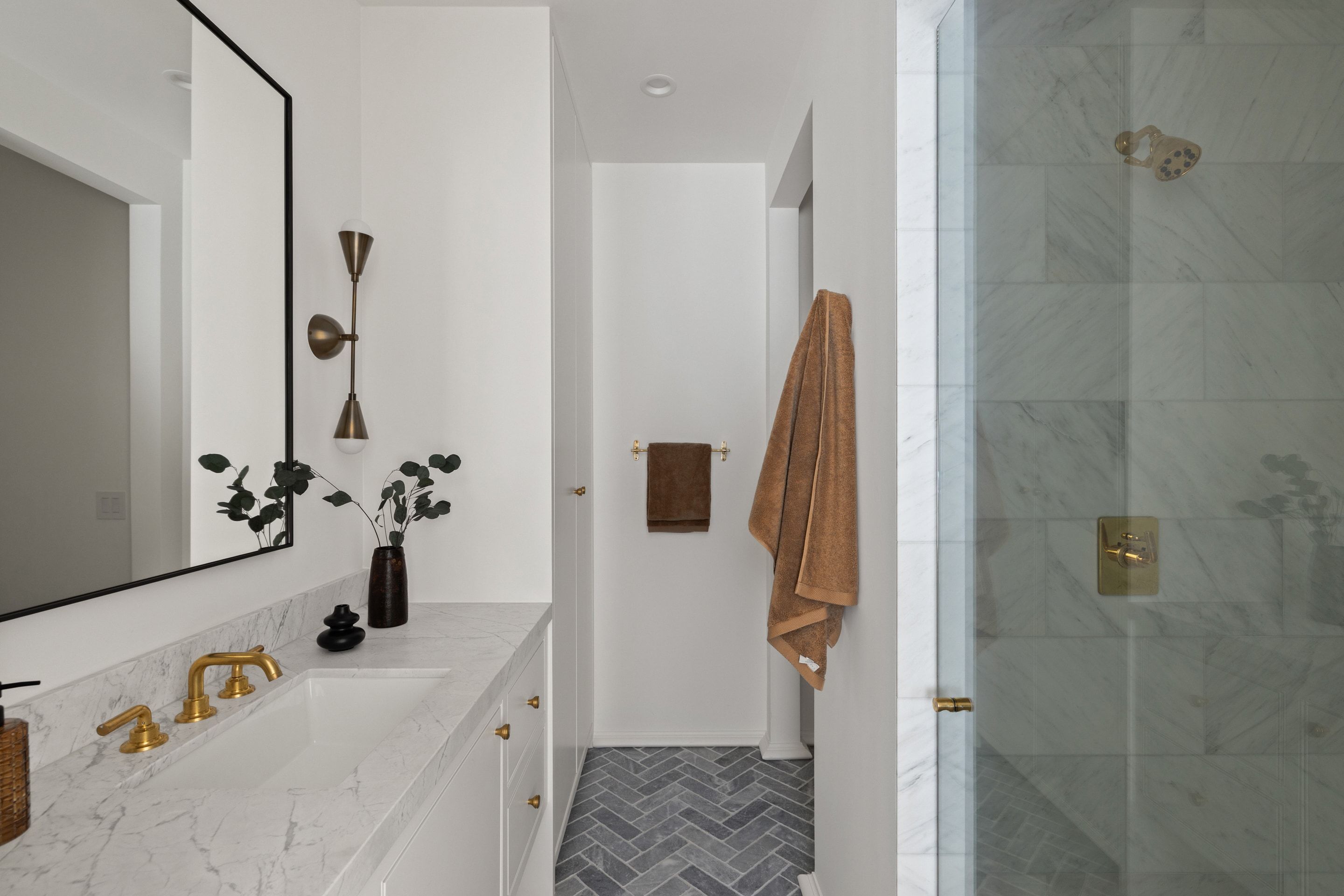 3802 Balcones Drive bath vanity marble top