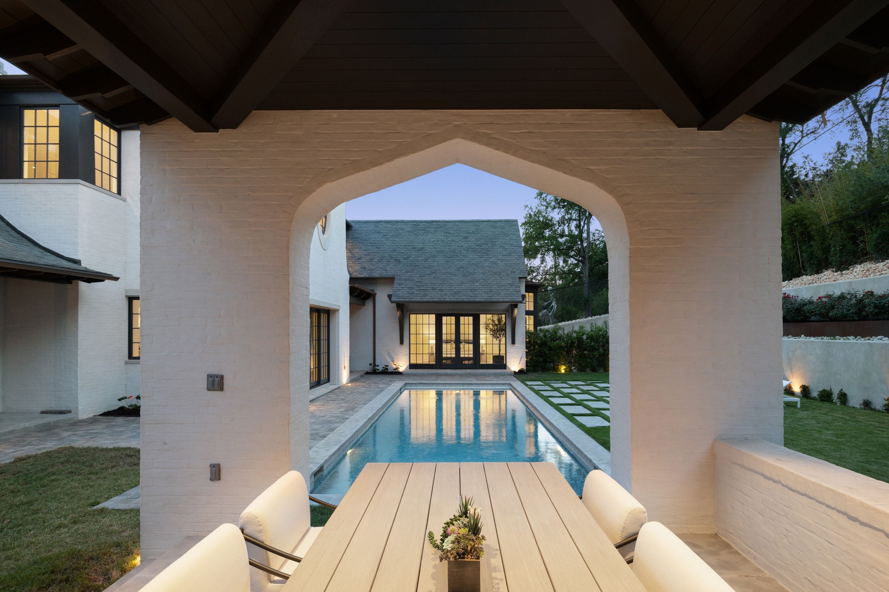 3802 Balcones Drive covered patio to pool