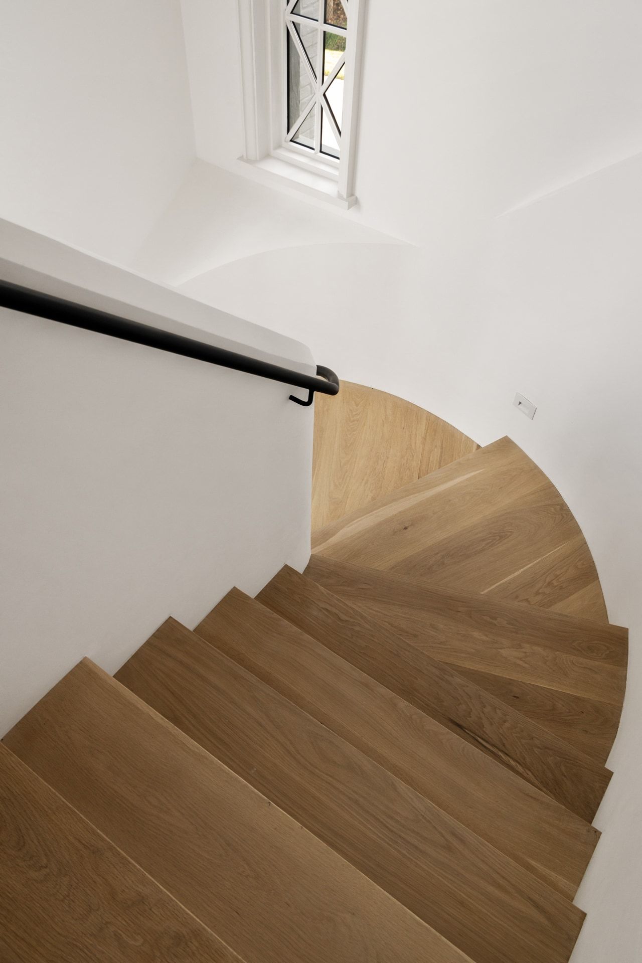 3802 Balcones Drive curved oak stair detail