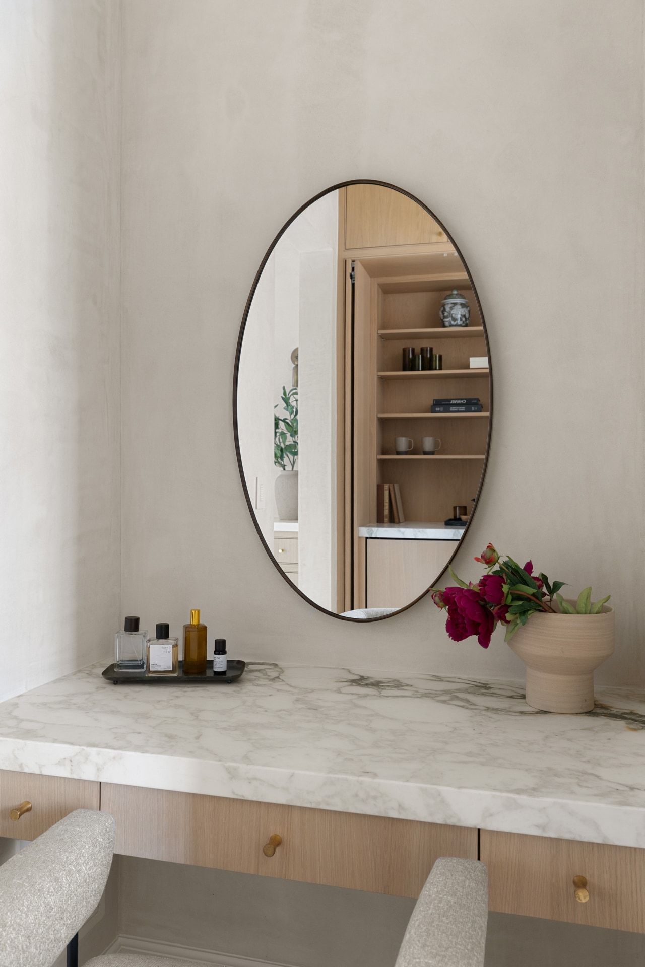3802 Balcones Drive vanity mirror detail