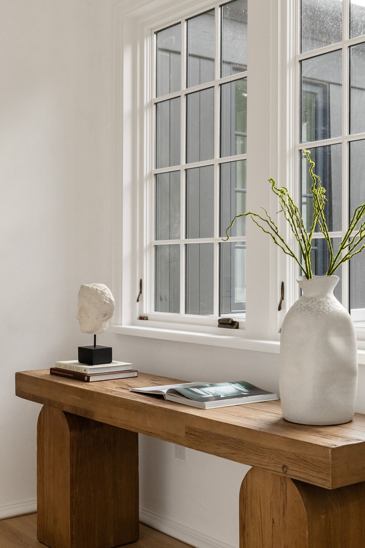 3802 Balcones Drive window vase vignette