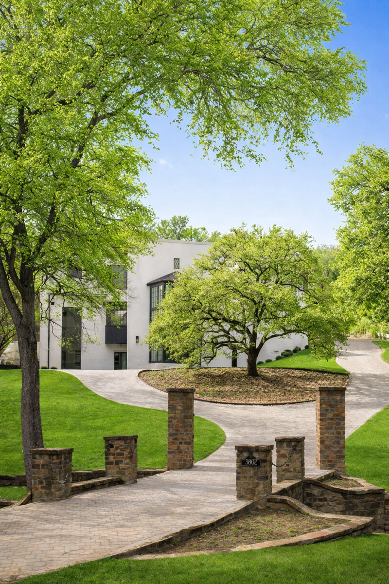 Newsletter image accompanying TRIBEZA Luxury Home Tour.