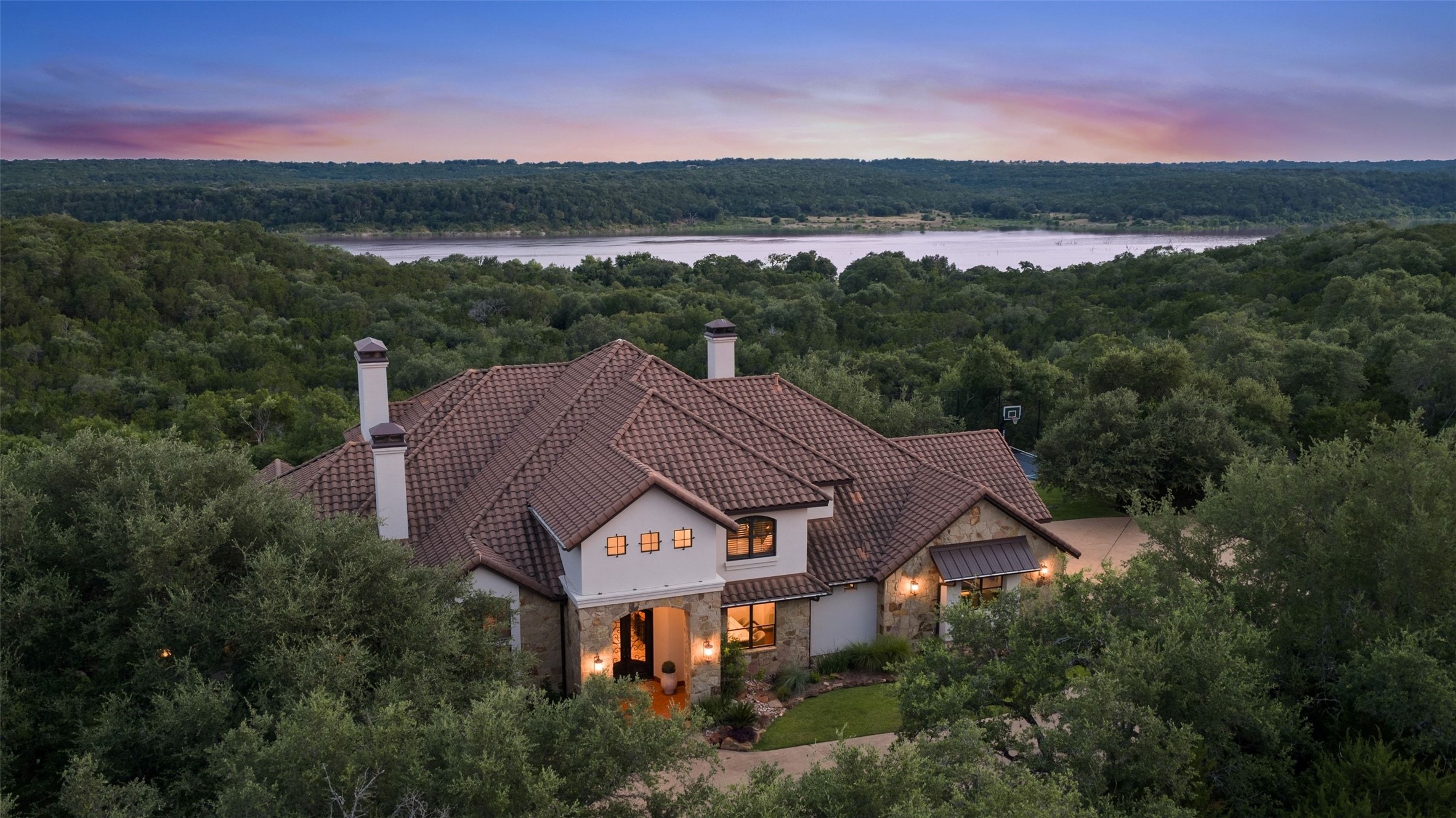 Newsletter image accompanying the archived property feature for Lakehaven.