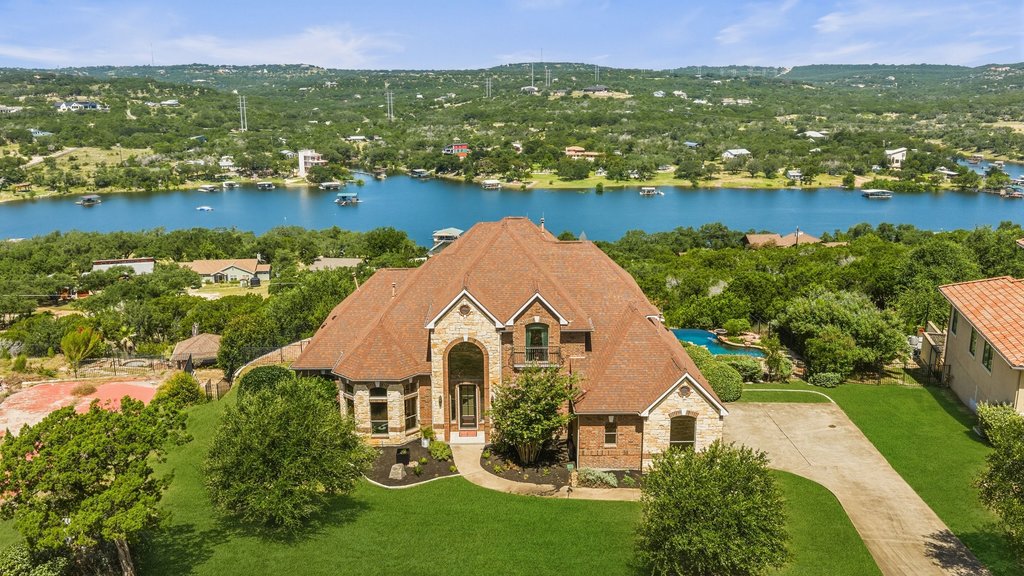 Newsletter image accompanying the archived property feature for 2702 Lakehurst Road.