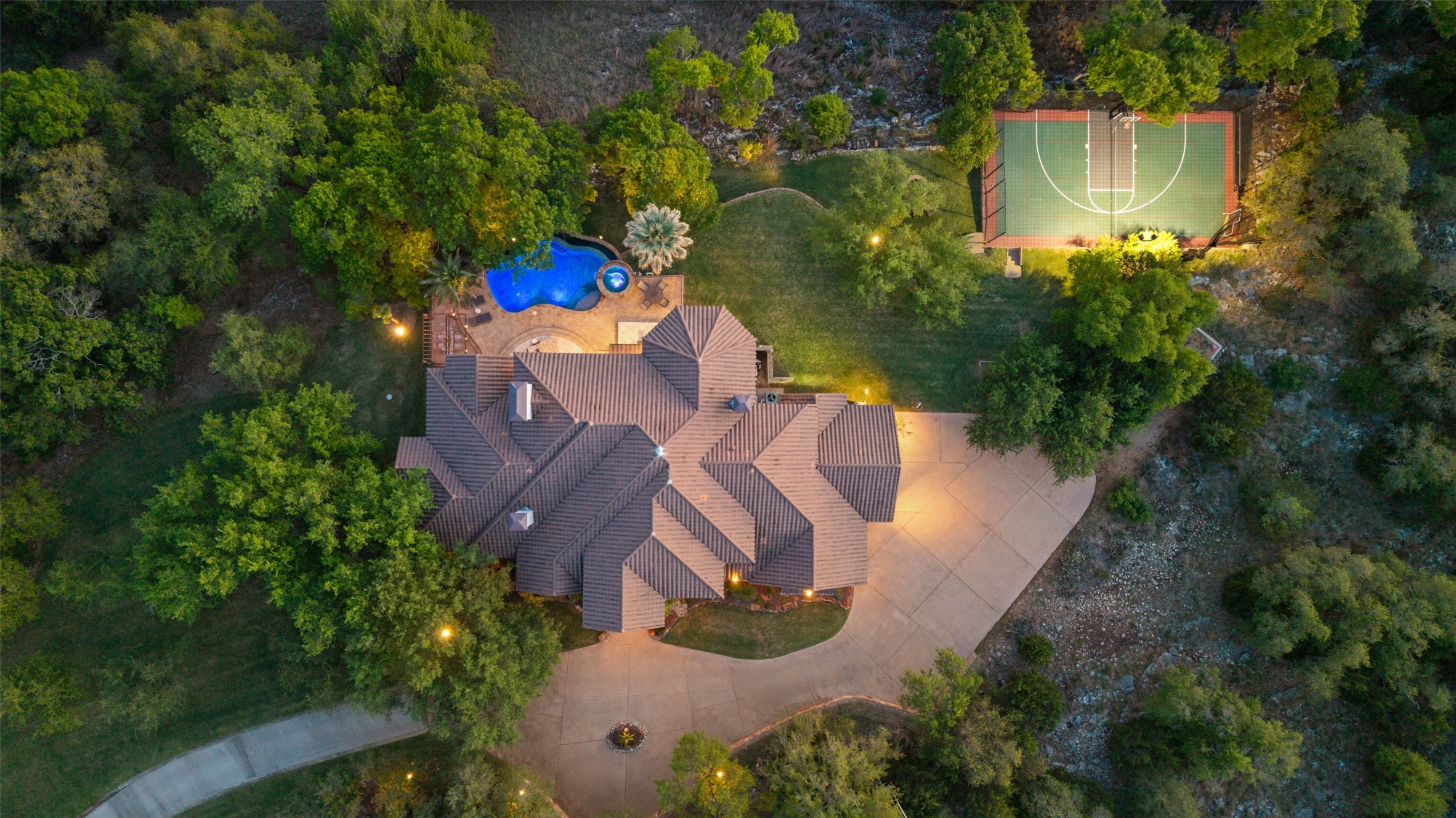 Newsletter image accompanying the archived property feature for Lakehaven.