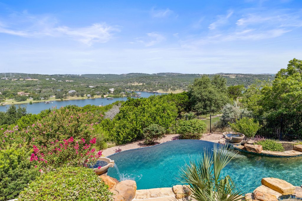 Newsletter image accompanying the archived property feature for 2702 Lakehurst Road.