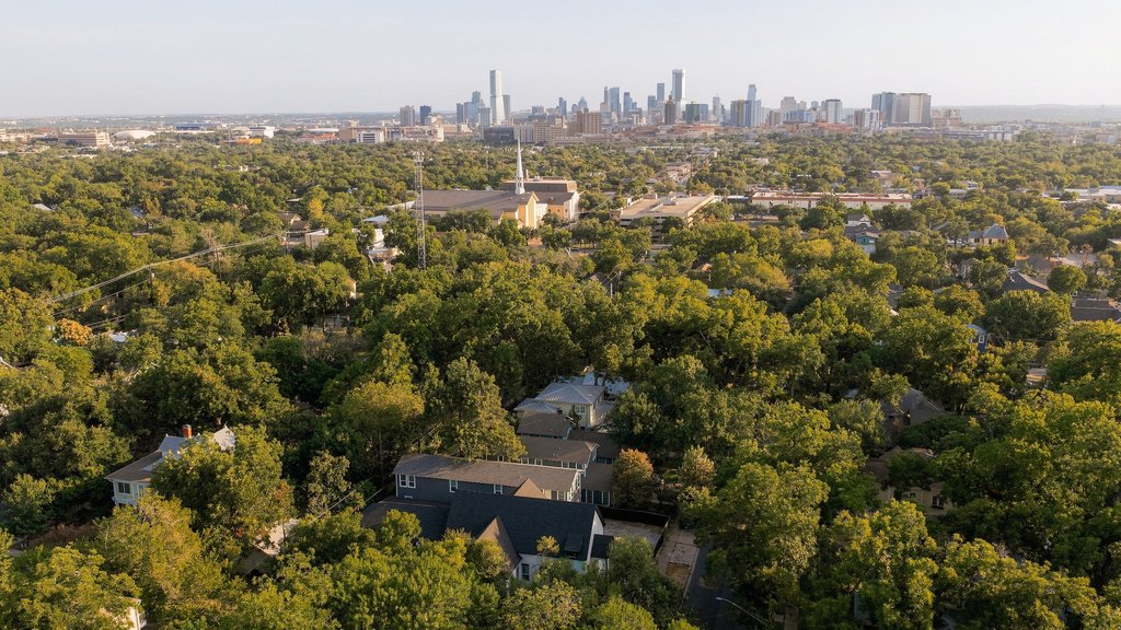 Newsletter image accompanying the archived property feature for 4115 Avenue D, Unit 2.