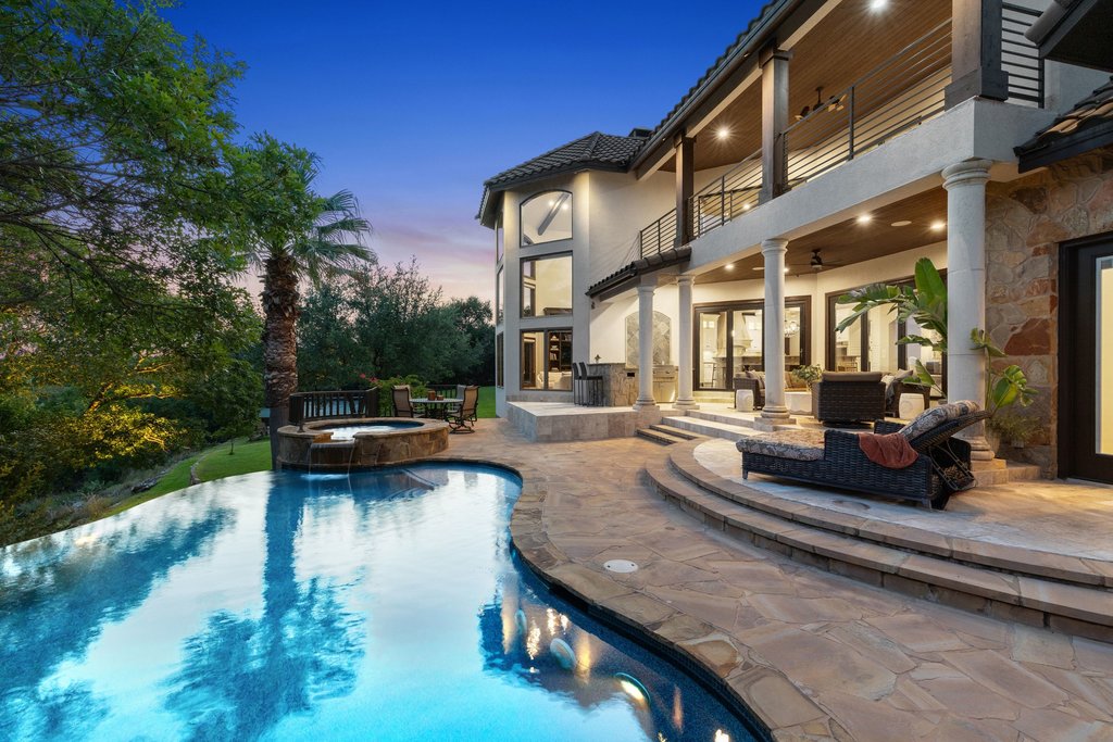 Newsletter image accompanying the archived property feature for Lakehaven | 1540 County Road 262.