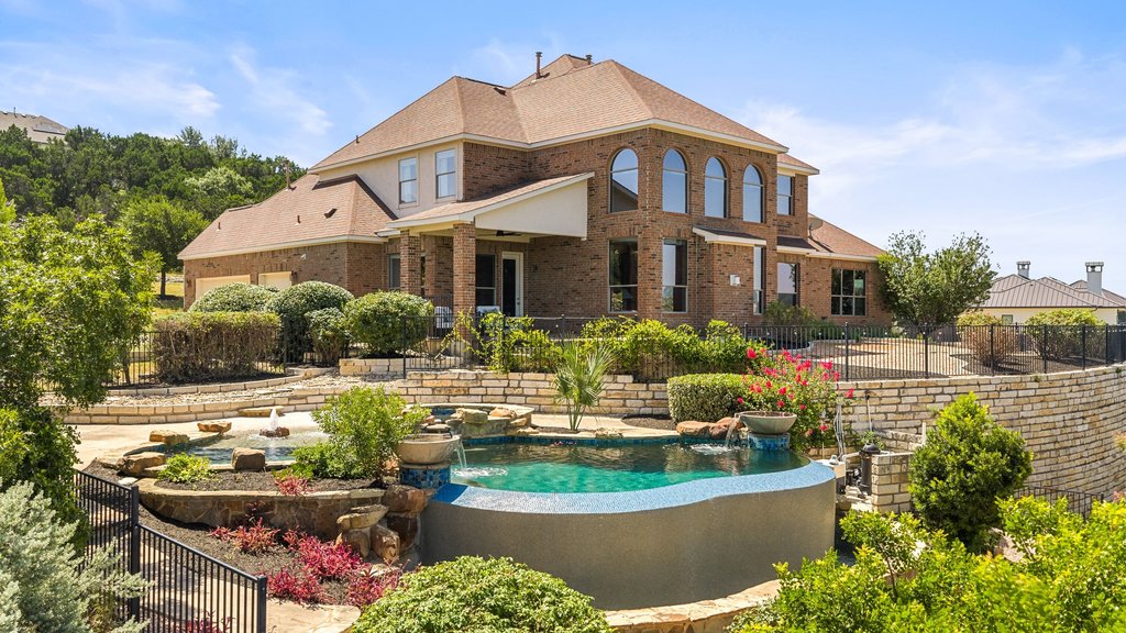 Newsletter image accompanying the archived property feature for 2702 Lakehurst Road.